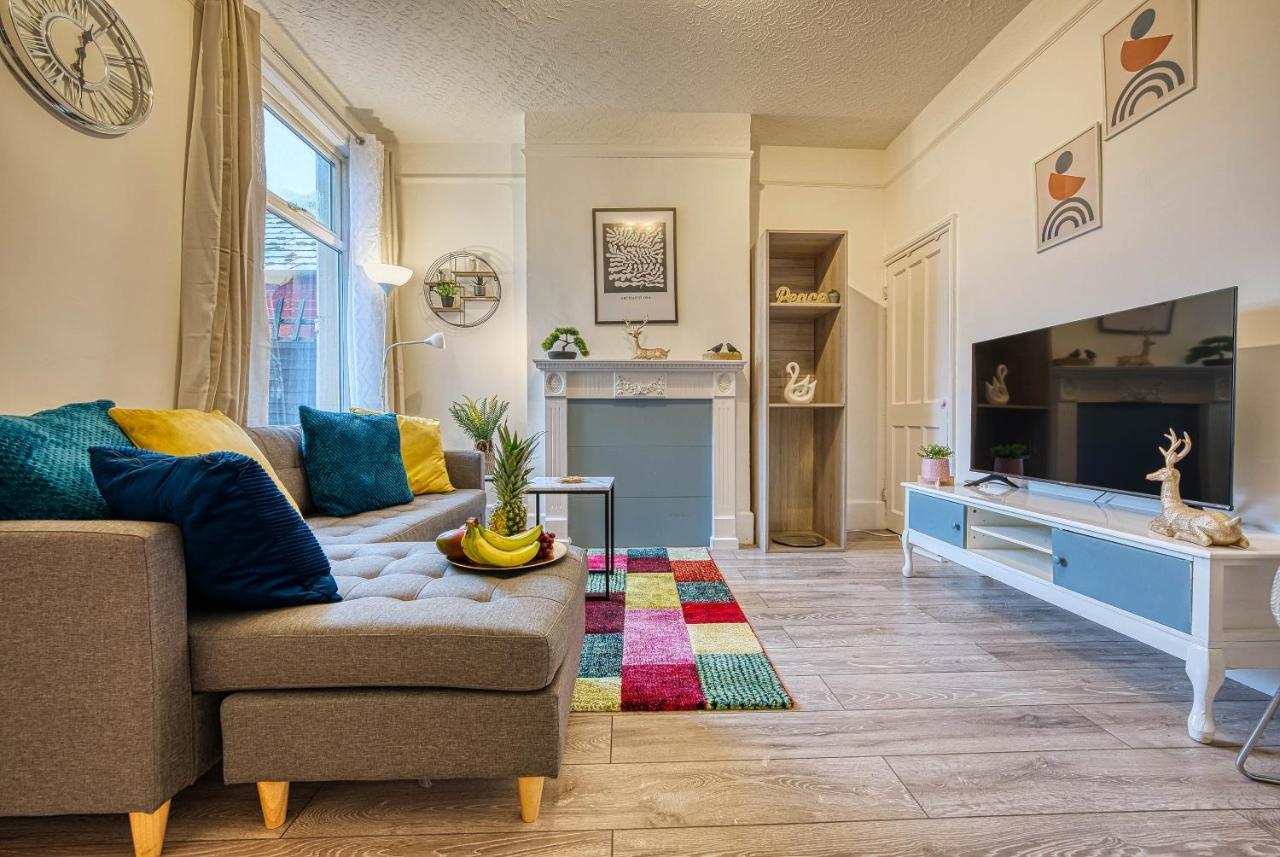 Stylish & Cosy In Garden Parking Holiday home