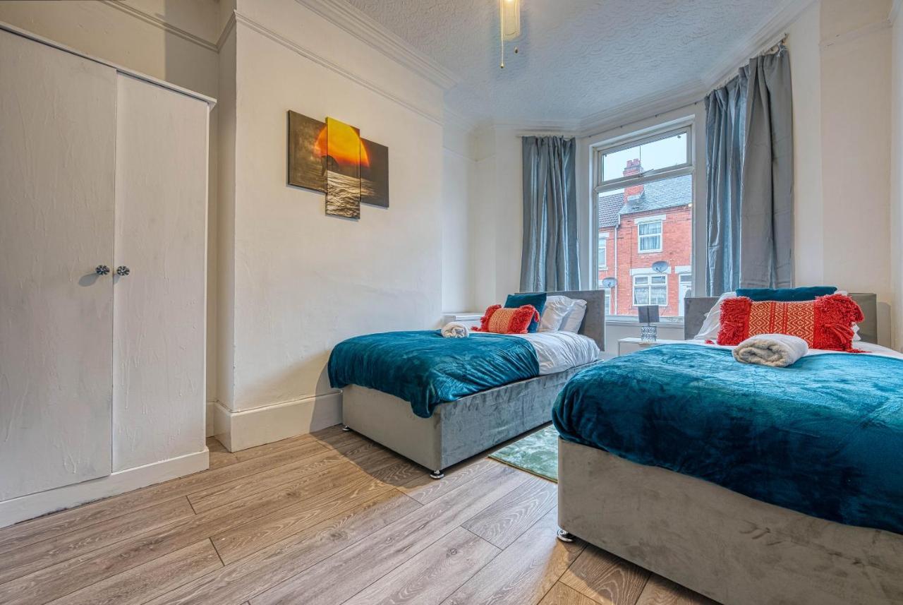 Stylish & Cosy In Garden Parking Holiday home Coventry