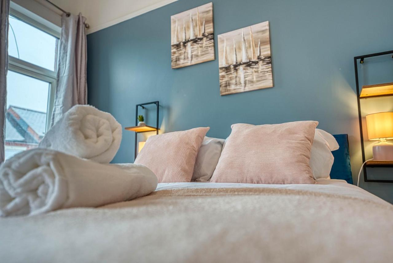 Holiday home Stylish & Cosy In Garden Parking *