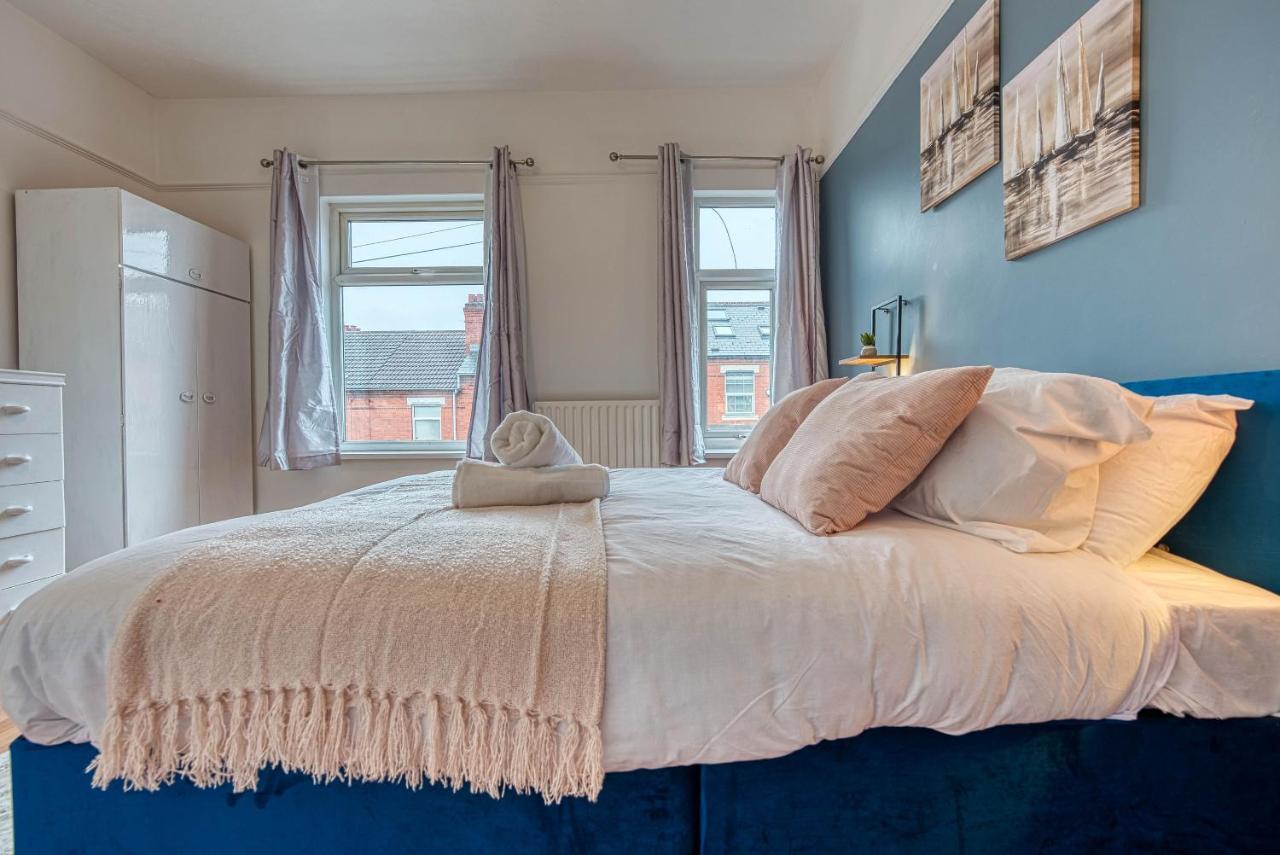 Stylish & Cosy In Garden Parking Holiday home Coventry